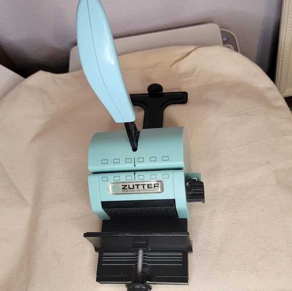 Zutter Blue Binding Machine - Picture 5 of 6